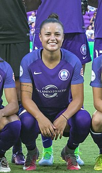 Camilinha vestindo o uniforme do Orlando Pride