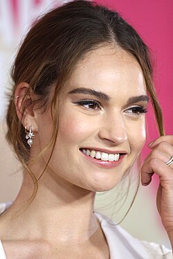 Lily James Baby Driverin Sydneyn ensi-illassa vuonna 2017.