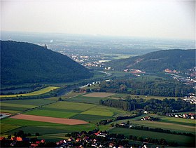 Vue aérienne de la Porta Westfalica depuis le sud.