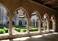 Le cloître de la collégiale Saint-Pierre à La Romieu. (Gers)