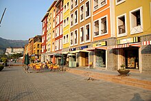 Promenade de Lavasa inspirée de l'urbanisme de Portofino.