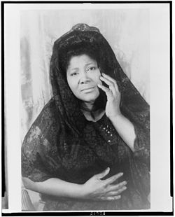 Mahalia Jackson 1962-ben. Carl Van Vechten fotója