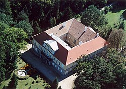 Aerial photograph of the castle in Dénesfa