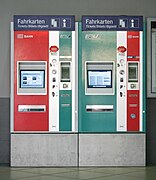 Distributeur automatique combiné de la Deutsche Bahn ainsi que RMV, à Limburg an der Lahn, Allemagne.