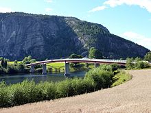 Telemark Kanalı üstündeki Fjågesund köprüsü.