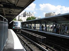 Um trem MP 89 na estação Bastille da linha 1, em 2006.