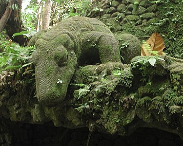 Arca Komodo sané magenah ring Alas Bojog Ubud