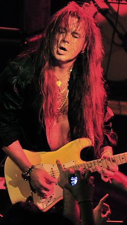 Yngwie Malmsteen esiintymässä vuonna 2008.