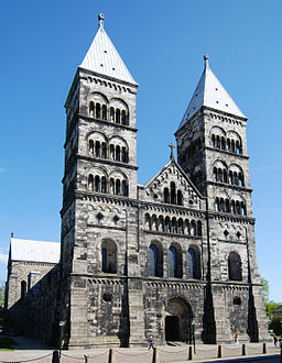 Lunds domkyrka sedd från Kyrkogatan.