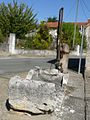 Ancienne fontaine, au bourg