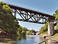 Pont de voie ferrée à tablier supérieur, sur le Canal Erié (EU).