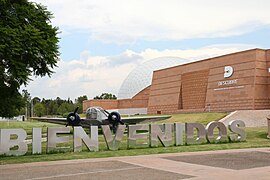 Entrada peatonal y de automóviles