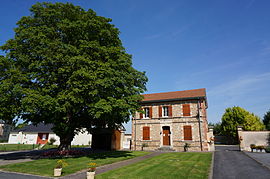 The town hall in Isse