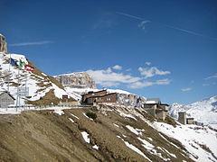 Le refuge Maria Flora au col.