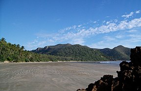 Blick über die Sand Bay und den Strand zum Cape-Hillsborough-Nationalpark