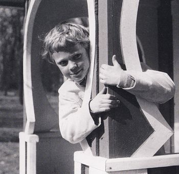 Prins Carl Gustaf på Haga. Foto: Freddy Lindström, 1948