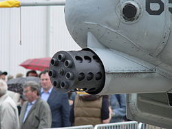 Un GAU-8 Avenger en el morro d'un Fairchild Republic A-10 Thunderbolt II