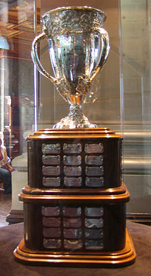 Calder Memorial Trophy Hockey Hall of Famessa