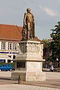 La statue Lobau (Maréchal Mouton) sur la place d’Armes[75].