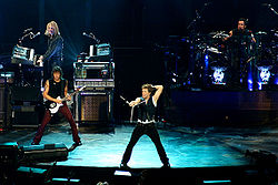 Bon Jovi esiintymässä Montrealissa vuonna 2007, vasemmalta: David Bryan, Richie Sambora, Jon Bon Jovi ja Tico Torres.