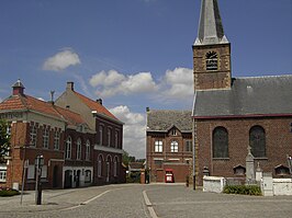 Gemeentehuis, parochiezaal en kerk van Grimminge