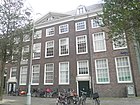 Het zeven traveeën brede voormalige schoolgebouw Rapenburgerstraat 175