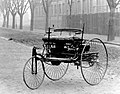 La prima automobile, costruita da Carl Benz nel 1885