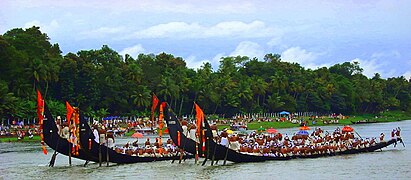 ഓണത്തോടനുബന്ധിച്ചു നടത്തപ്പെടുന്ന വള്ളംകളി മത്സരങ്ങൾ ലോക പ്രശസ്തമാണ്‌.