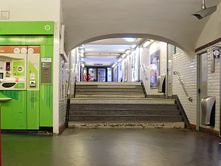 Corredor transversal para atravessar a avenue du Maine (vista para o centro comercial Gaîté).