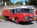 Ein eldre Mercedes-Benz LPO 322 kombinertbuss.