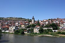 la urbocentro borde de la rivero Vardar