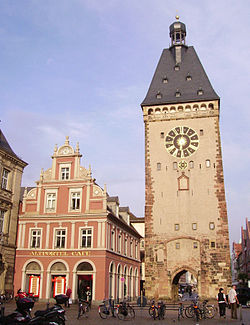 Der Altpörtel war das westliche Haupttor der Freien Reichsstadt Speyer. Heute ist er das bedeutendste Zeugnis der sonst fast vollständig zerstörten Stadtbefestigung von Speyer