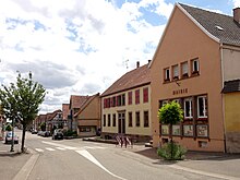 Ang Town Hall ug Main Street sa Kirrwiller