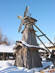 Шатровий вітряк незвичайної конструкції, м. Мишкін, Ярославська область, Росія.