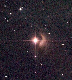 T Tauri med den närbelägna NGC 1555.