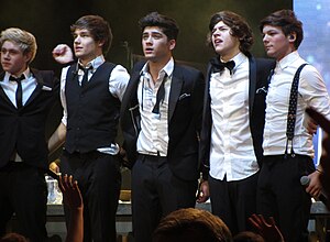 English: 2012 TV Week Logie Awards – Red Carpet Arrivals – One Direction. From left to right: Niall Horan, Liam Payne, Harry Styles, Zayn Malik and Louis Tomlinson. Location: Crown Casino, Melbourne