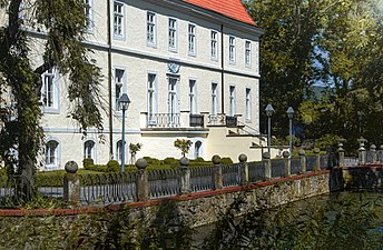 Kasteel Ovelgönne in stadsdeel Eidinghausen, gemeentekantoor en trouwlocatie