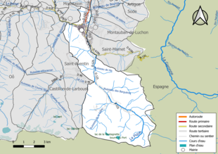 Carte en couleur présentant le réseau hydrographique de la commune