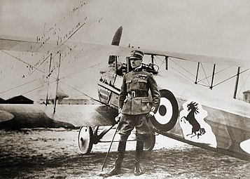 Conde Francesco Baracca e seu SPAD S.VII, com o cavallino rampante, que inspirou o emblema da Ferrari