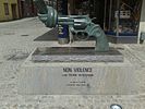 De geknoopte revolver, hier het exemplaar in Halmstad