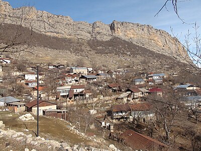 Քարին տակի համայնապատկերը, հետին պլանում երևում են Շուշիի ժայռերը, 15․01․2015թ․