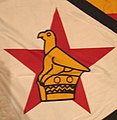 Detail einer Originalflagge aus Simbabwe