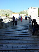 Mostar körpüsü üzərində pilləkənlər