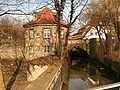 Bismarckhäuschen am südlichen Göttinger Stadtwall, im Hintergrund die Odilienmühle