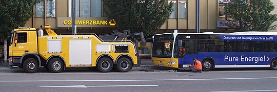 Dépanneuse pour autobus.