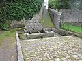 L'ancienne fontaine de dévotion de Notre-Dame-des-Cieux.