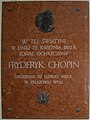 Gedenktafel in der Kirche des Heiligen Rochus und Johannes des Täufers von Brochów, mit dem Schriftzug: In diesem Gotteshaus wurde am 23. April 1810 Fryderyk Chopin getauft geboren am 22. Februar 1810 in Żelazowa Wola .