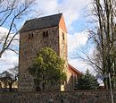 Dorfkirche mit Kirchhofmauer, Grabmalen, Erbbegräbnissen der Gutsbesitzer Schneider und Neuhaus sowie Gefallenendenkmal