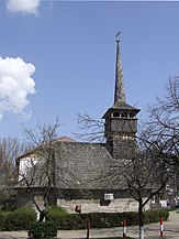 Biserica de lemn Sf. Arhangheli strămutată în incinta Universității din Oradea