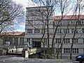 Haupteingang der Johannes-Selenka-Schule mit Brücke über den Bosselgraben